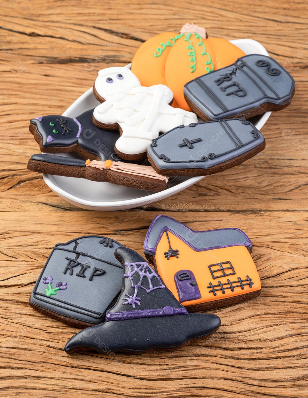 Halloween gingerbread, pumpkin, tombstone, witch hat, black cat