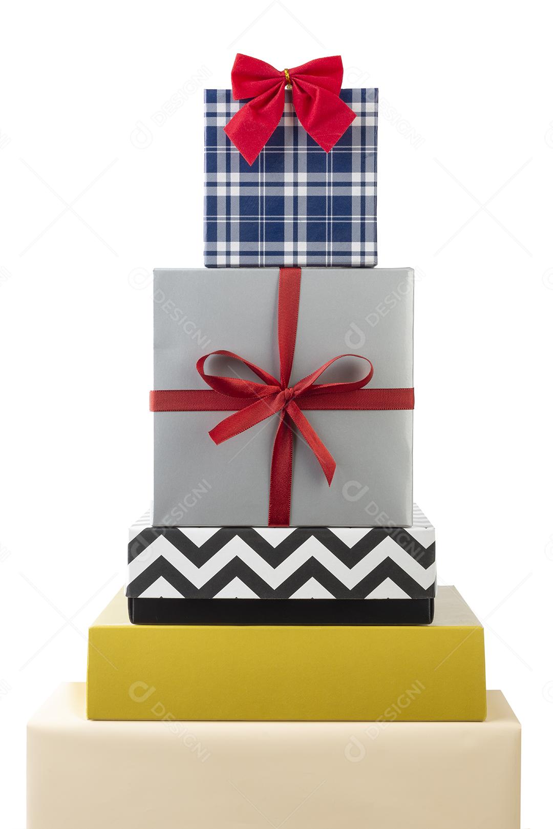 Árvore de natal feita com caixas de presente