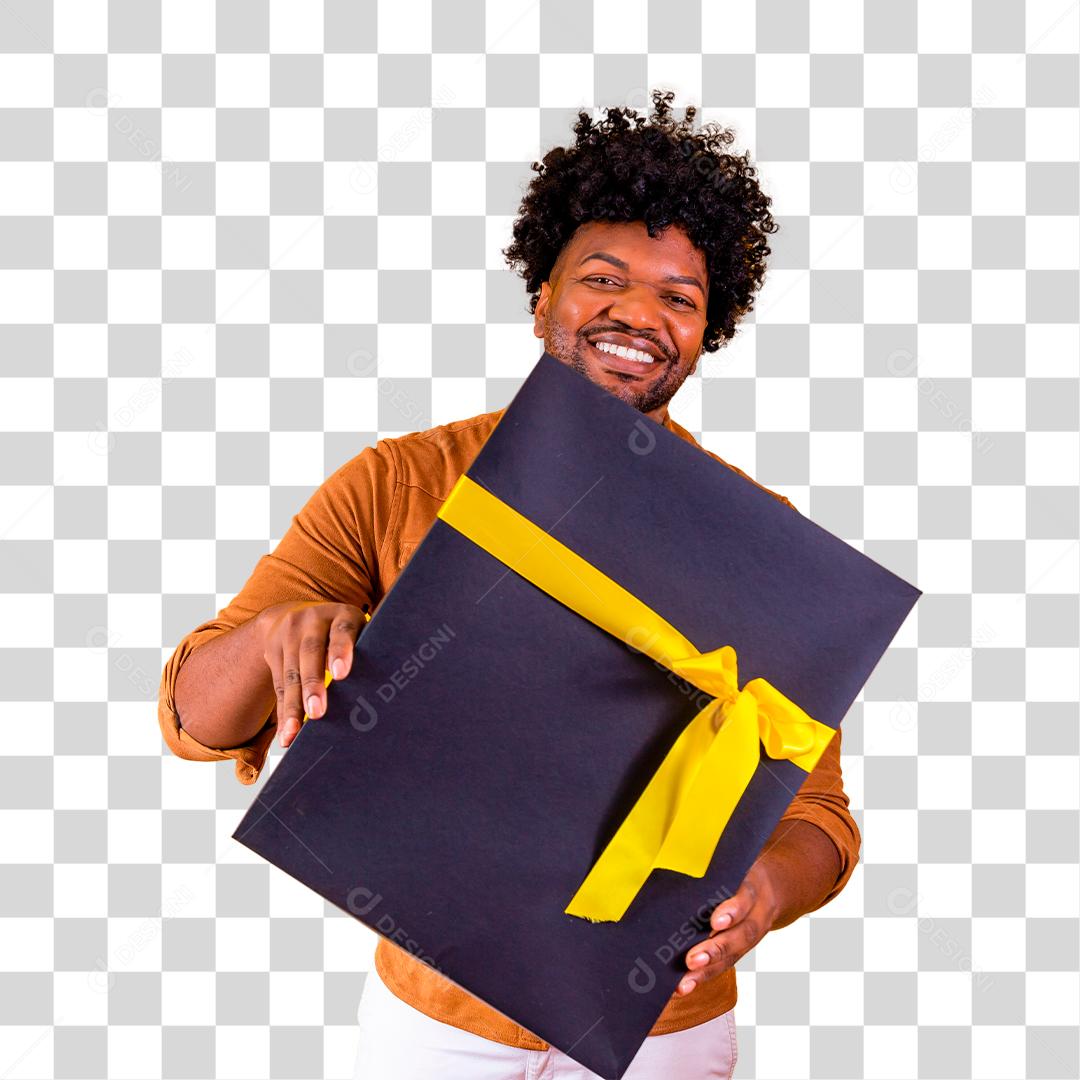 Jovem rapaz segurando presente para o dia dos namorados