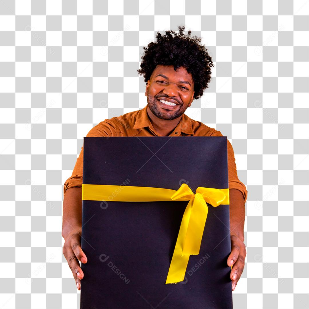 Homem feliz com presente de dia dos namorados