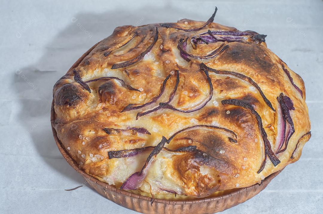 Pão italiano - tradicional dois pedaços de focaccia. A focaccia consiste em farinha, azeite, água, flor de sal, açúcar