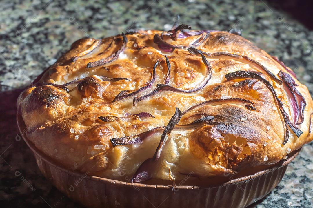 Pão italiano - tradicional dois pedaços de focaccia. A focaccia consiste em farinha, azeite, água, flor de sal, açúcar