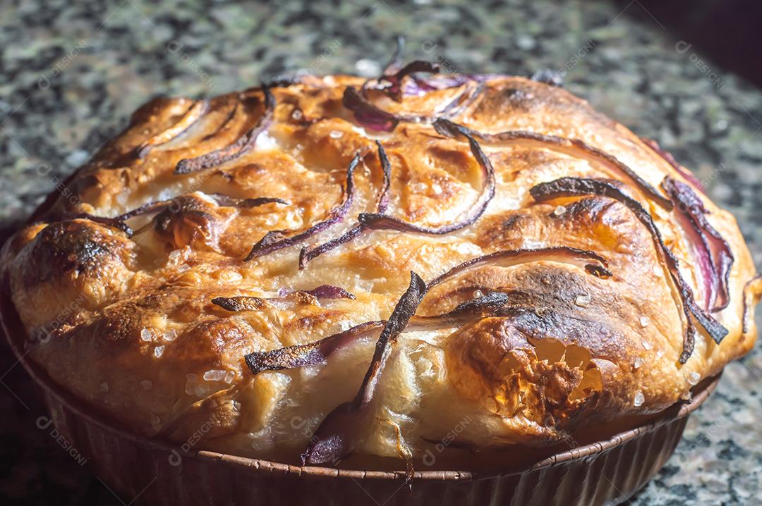 Pão italiano - tradicional dois pedaços de focaccia. A focaccia consiste em farinha, azeite, água, flor de sal, açúcar