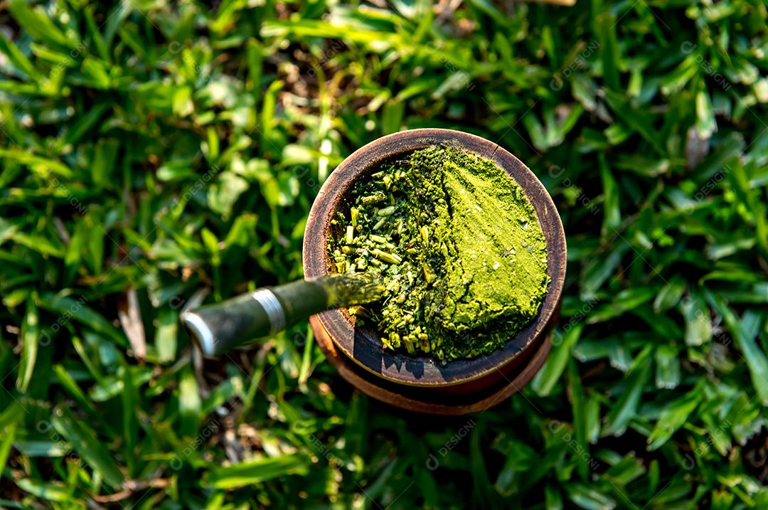 Chimarrão ou erva-mate, chá tropical do sul do Brasil vista superior