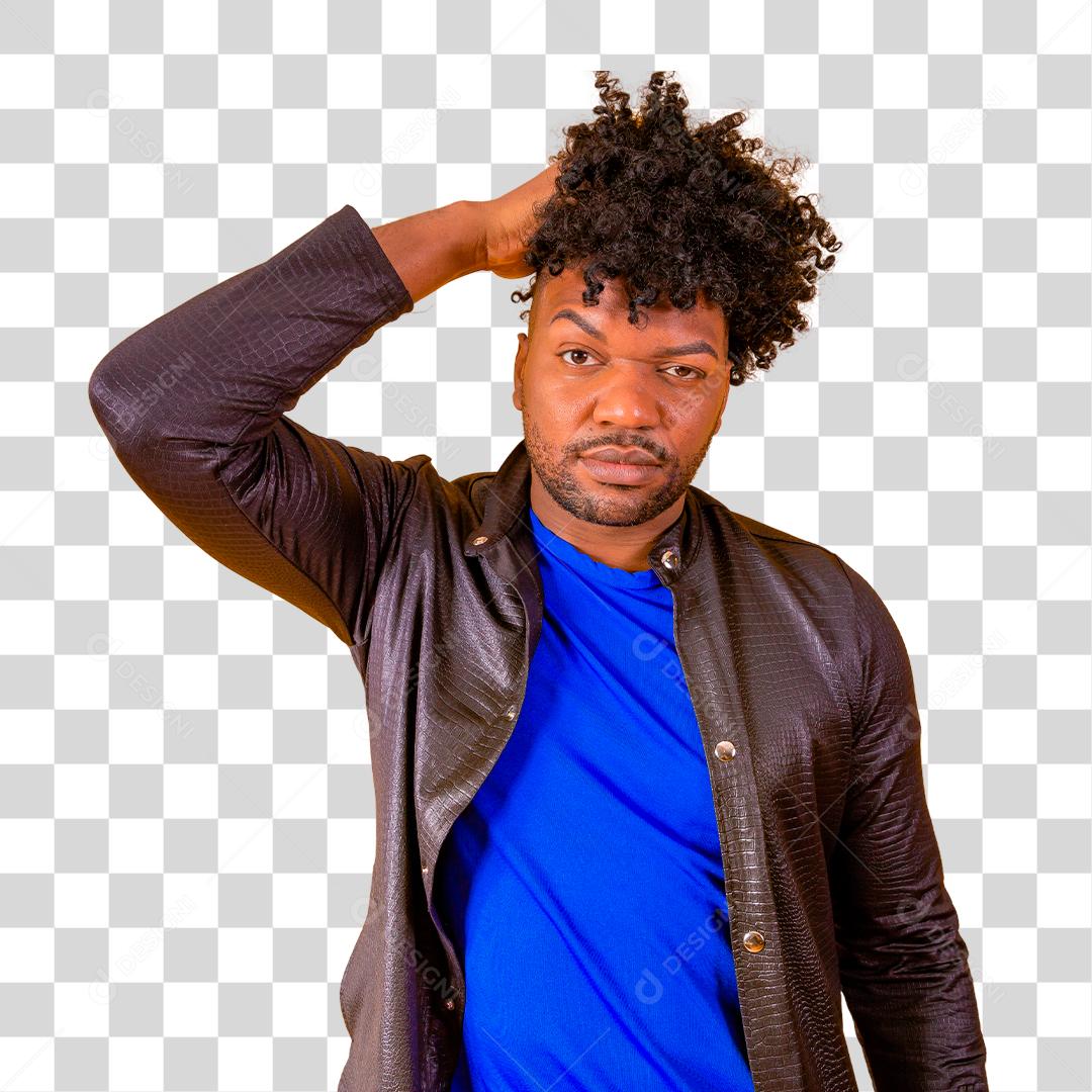 Homem jovem moreno com cabelo afro sorrindo PNG Transparente