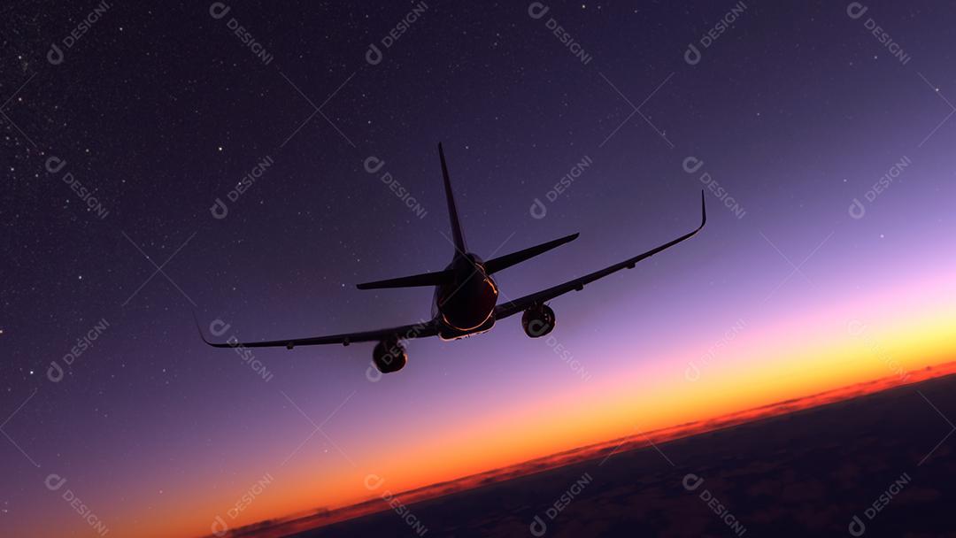 Avião comercial voando sobre o pôr do sol incrível