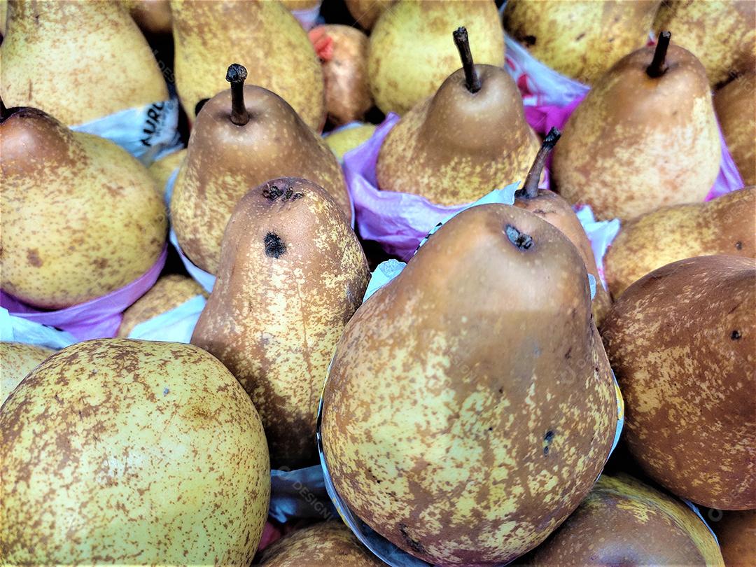 Comida frutas pera sobre pratileiras de mercado supermercado