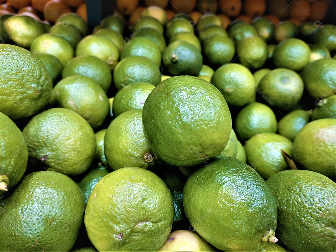 Comida frutas limão sobre pratileiras de mercado supermercado