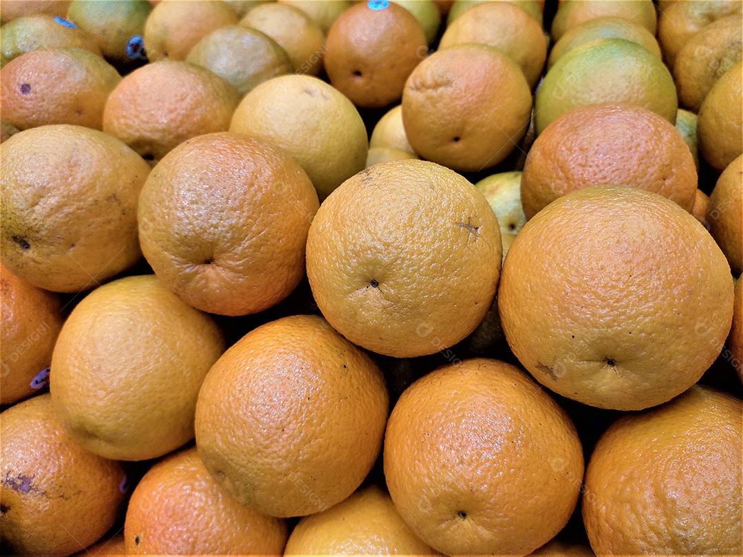 Comida frutas maçãs sobre pratileiras de mercado supermercado