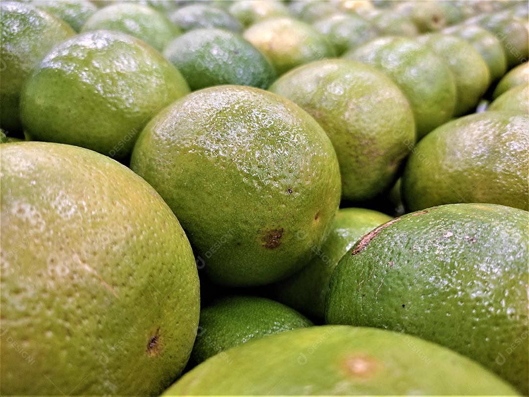 Comida frutas laranjas sobre pratileiras de mercado supermercado