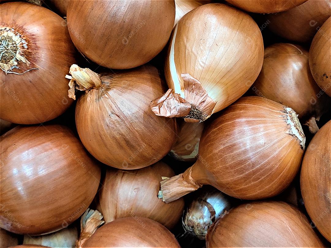 legumes cebola sobre pratileiras de mercado supermercado