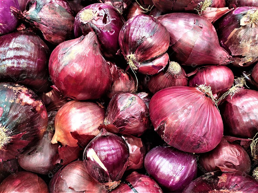 legumes cebola sobre pratileiras de mercado supermercado