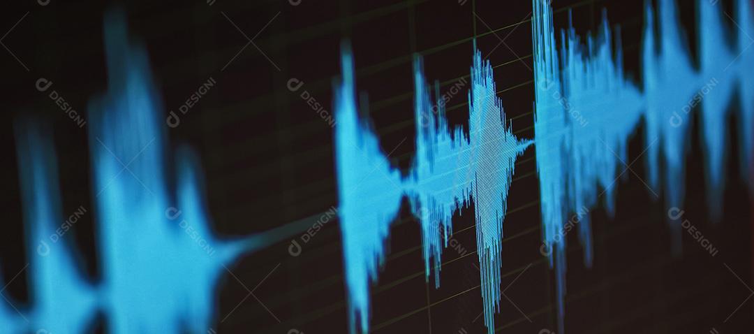 Cor azul do espectro de áudio. Estúdio de gravação. Tela do computador e