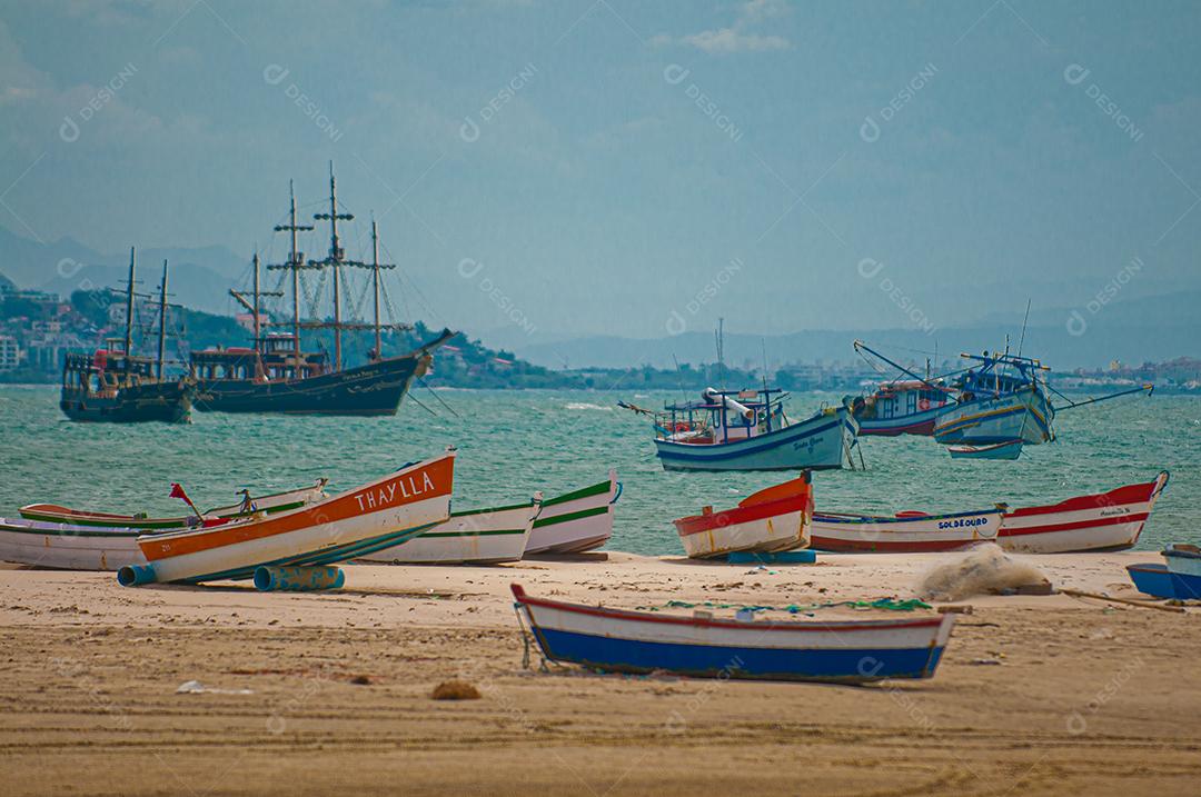 Navios navegando sobre mar praia paisagem