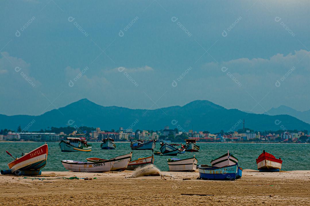 Navios navegando sobre mar praia paisagem