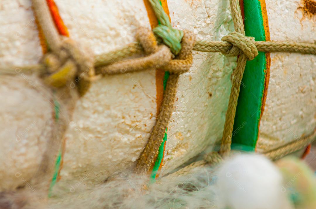 Barco de pesca esperando a maré na praia de Requenguela, Icapuí, Ceará