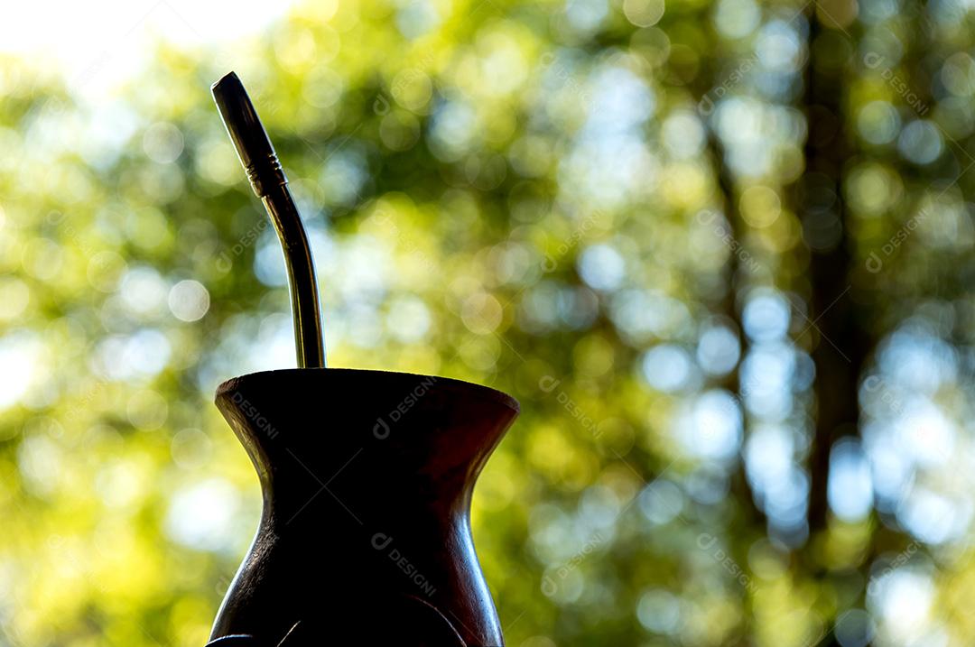 Silhueta de chimarrão, chá verde de erva-mate.