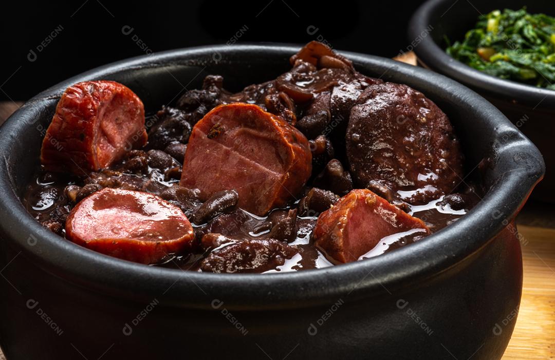 FEIJOADA: cozinha típica e tradicional brasileira, harmonizada