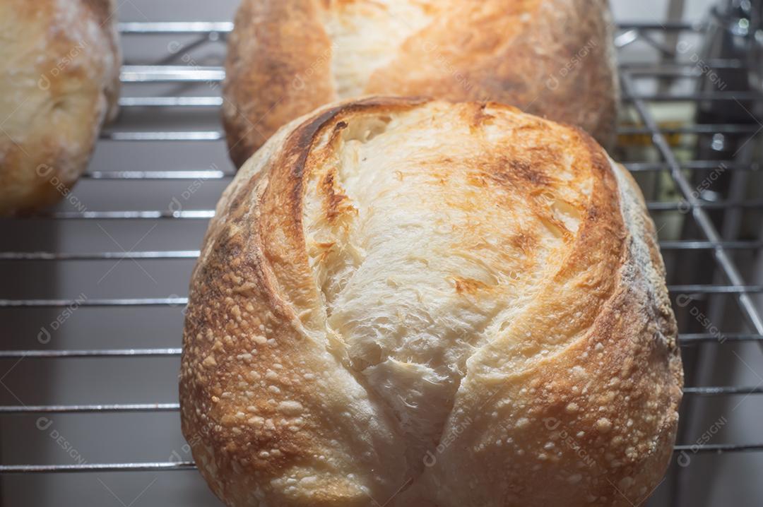 Pão italiano com queijo em sua massa e fermentação natural.