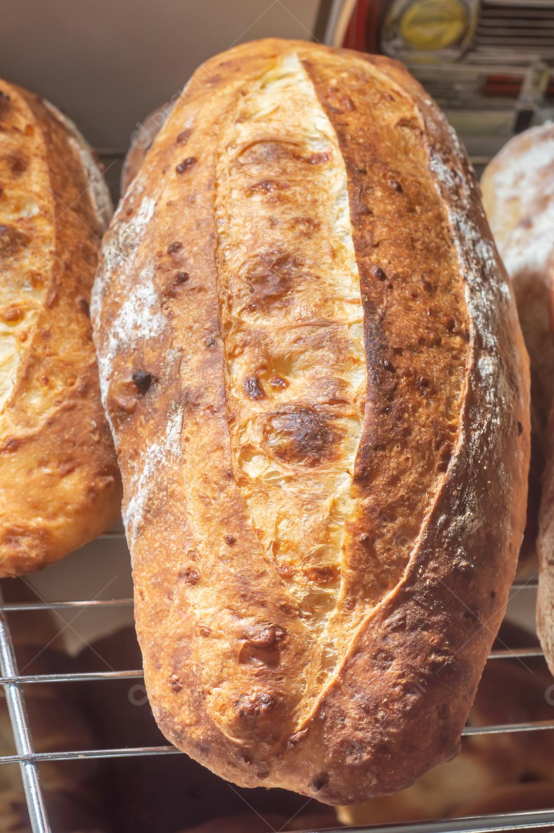 Pão italiano com queijo em sua massa e fermentação natural.