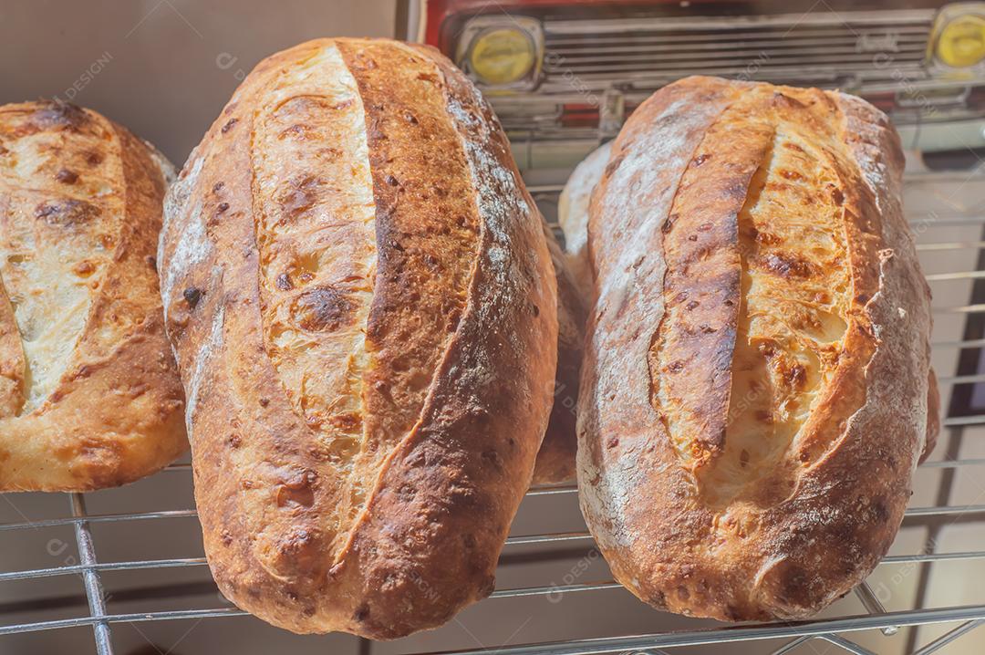 Pão italiano com queijo em sua massa e fermentação natural.