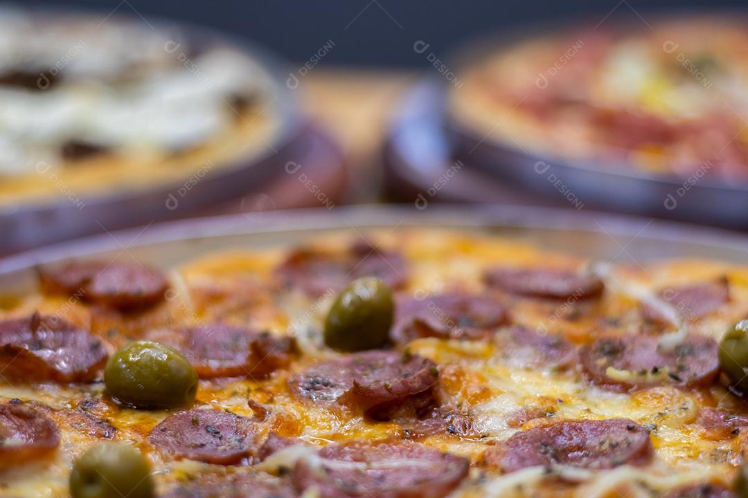 Pizza de calabresa com cebola
