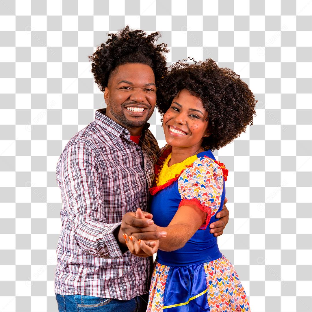 Casal brasileiro vestindo roupas tradicionais para a Festa Junina