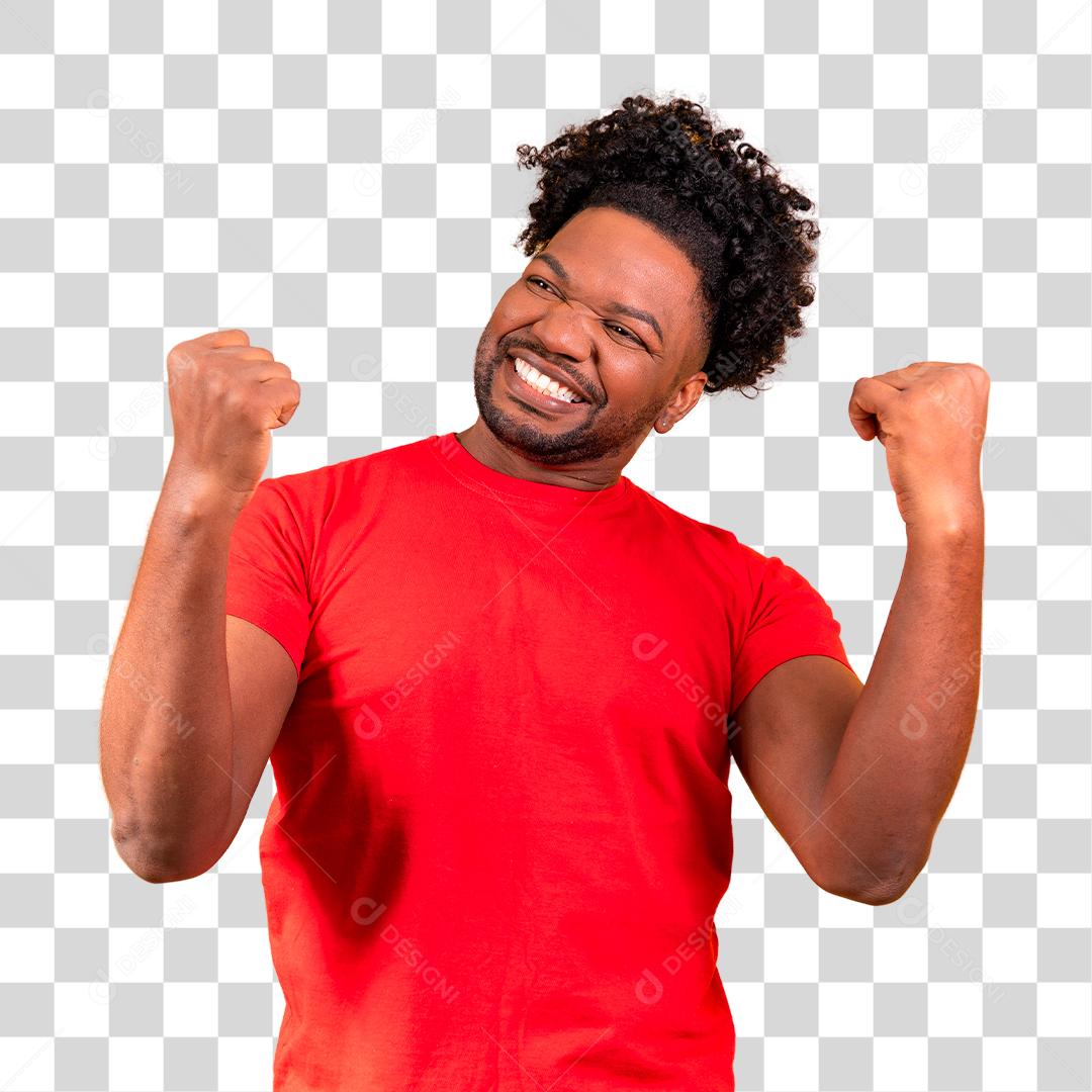 homem afro-americano sorrindo e comemorando