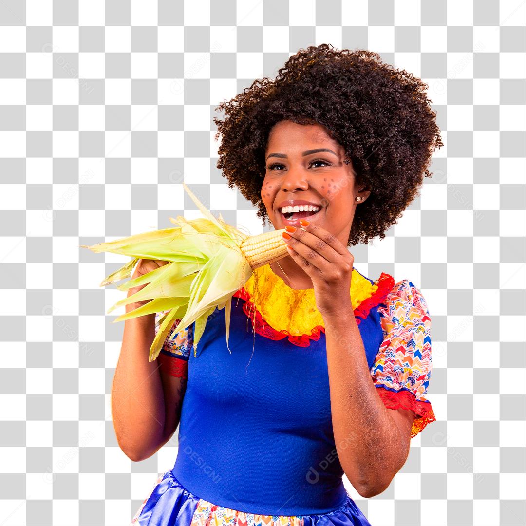 mulher bonita com roupas típicas da festa junina segurando um milho