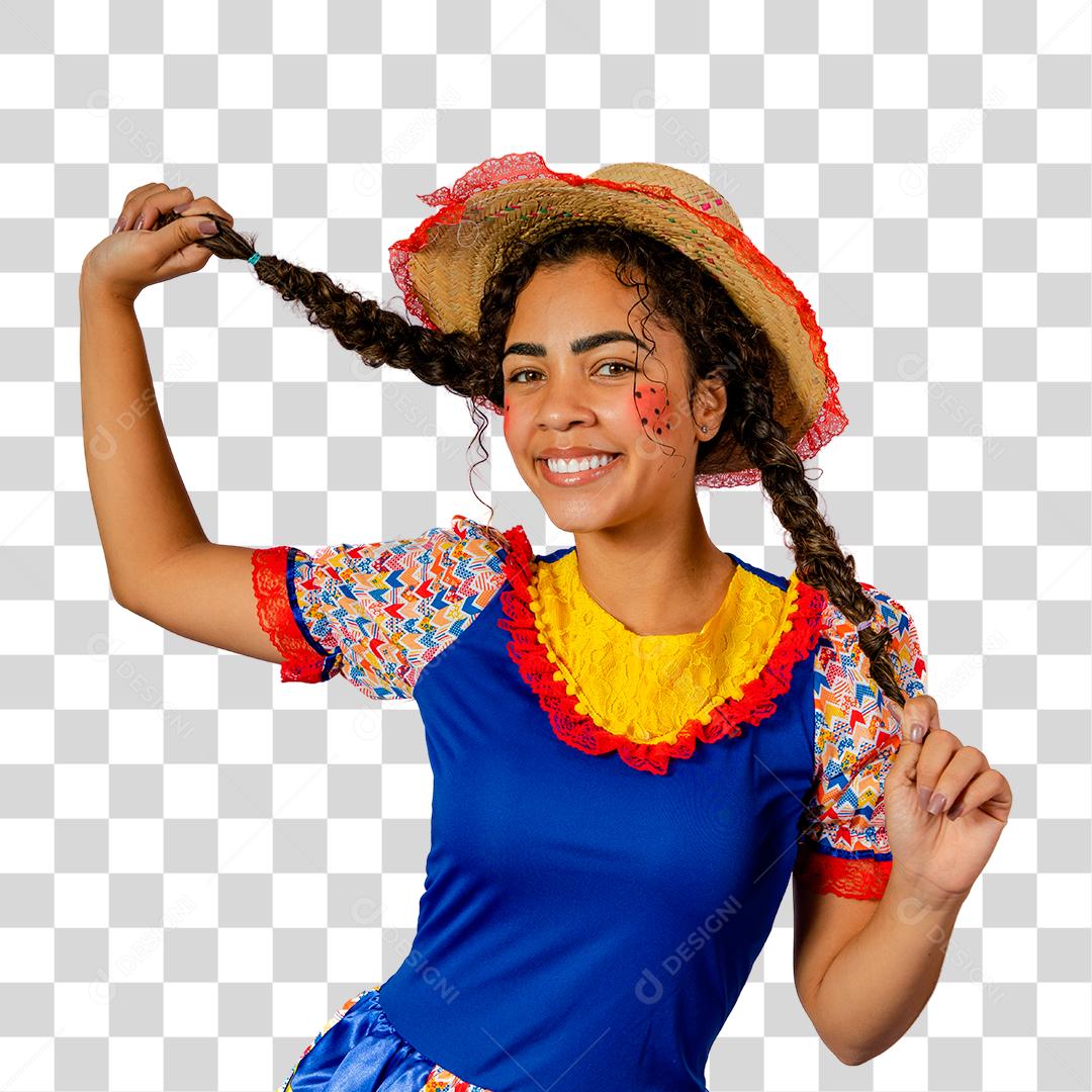 Mulher morena com traje de festa junina segurando suas tranças