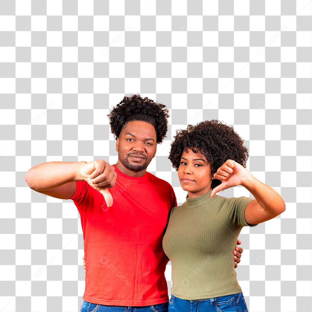 Casal negro com o polegar para baixo fazendo sinal negativo