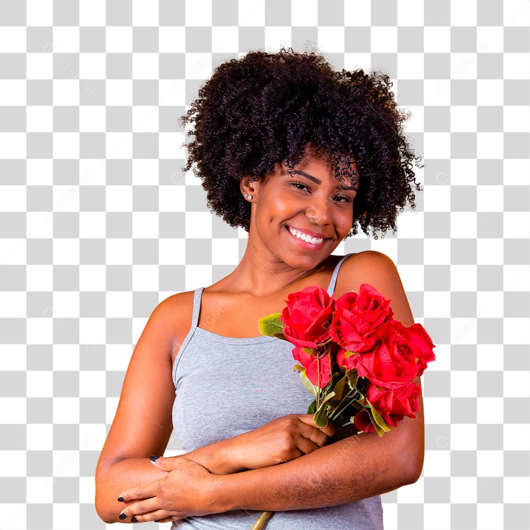 Mulher morena sorrindo com buque de flores vermelhas