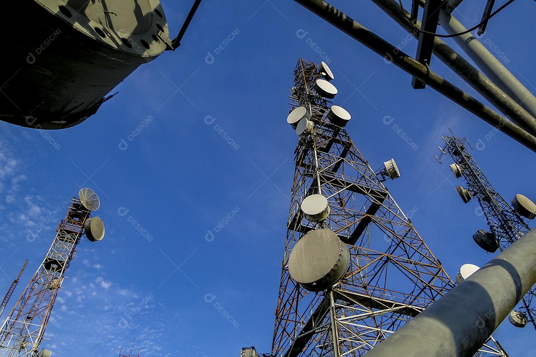 Torres de telecomunicações no pico do Jabre em Matureia, Paraíba, Brasil, em 08 de fevereiro de 2011.