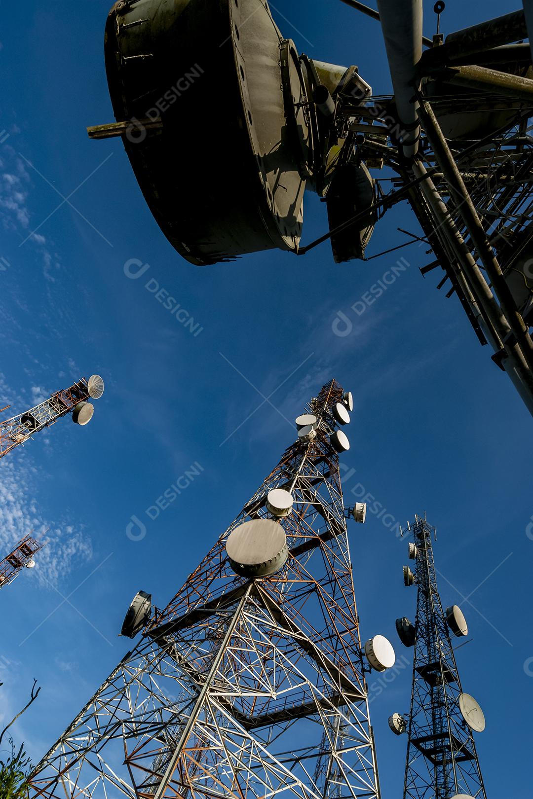 Torres de telecomunicações no pico do Jabre em Matureia, Paraíba, Brasil, em 08 de fevereiro de 2011.