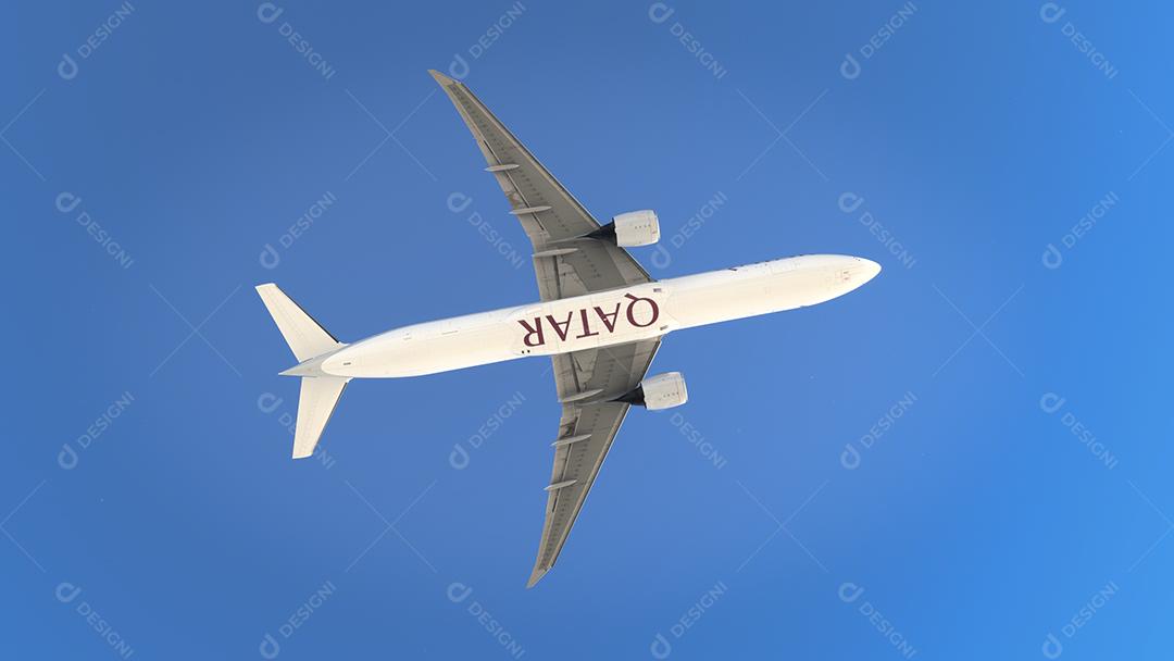 Boeing 777 Qatar Airways voando no céu azul, 15 de junho de 2022, São Paulo, Brasil.