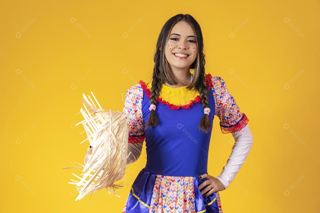 Garota vestida de tradicional brasileiro Jerk.