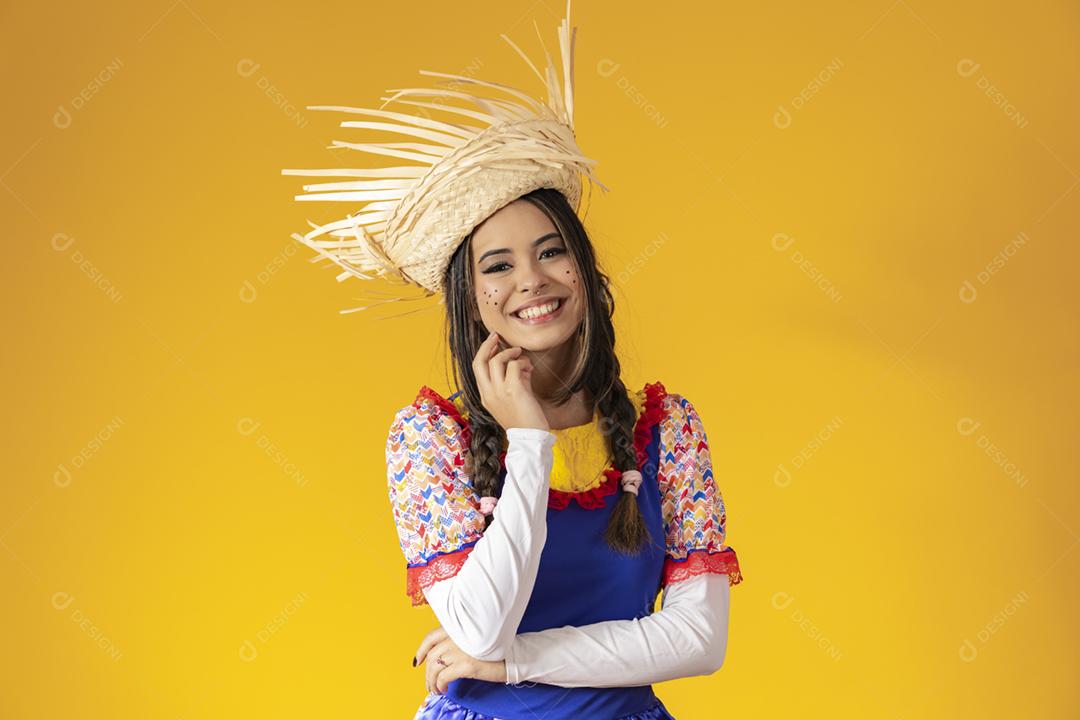 Garota vestida de tradicional brasileiro Jerk.