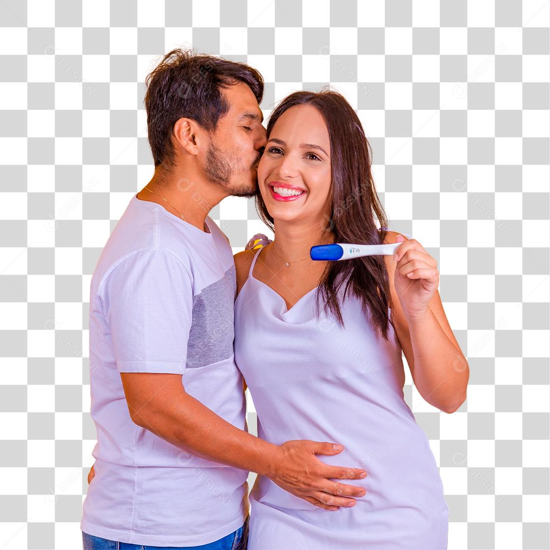 Feliz casal animado fazendo teste de gravidez positivo e comemorando