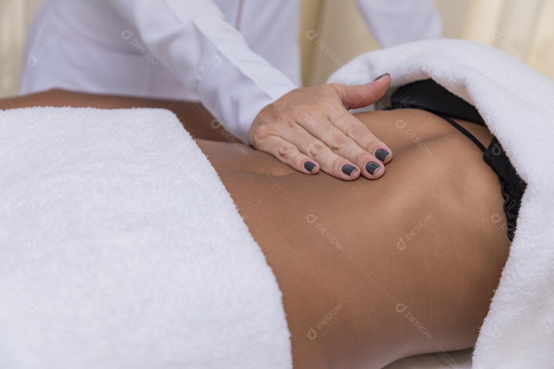 massagem relaxante e massagem modeladora, drenagem linfática,