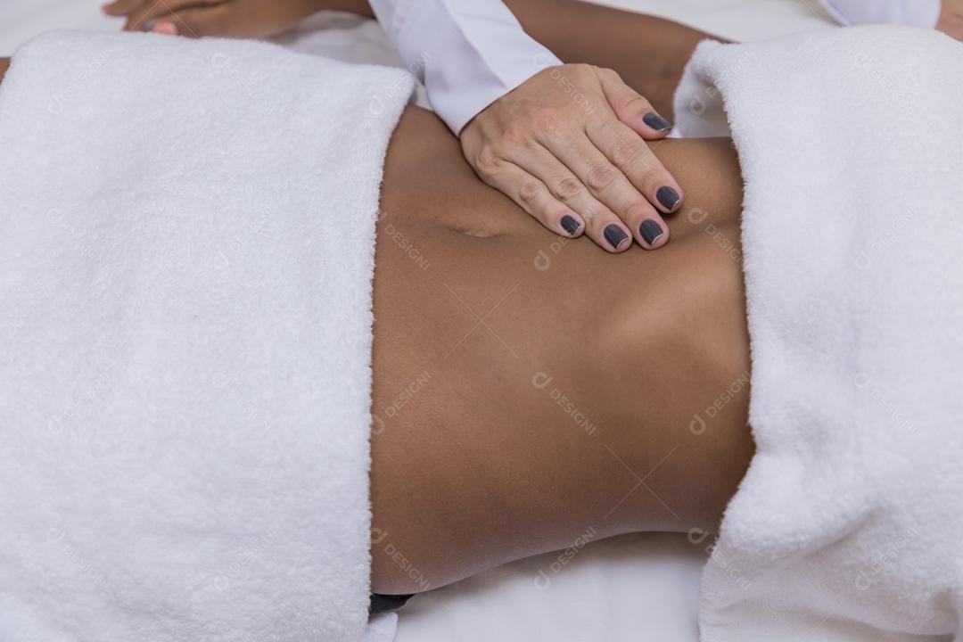 massagem relaxante e massagem modeladora, drenagem linfática,