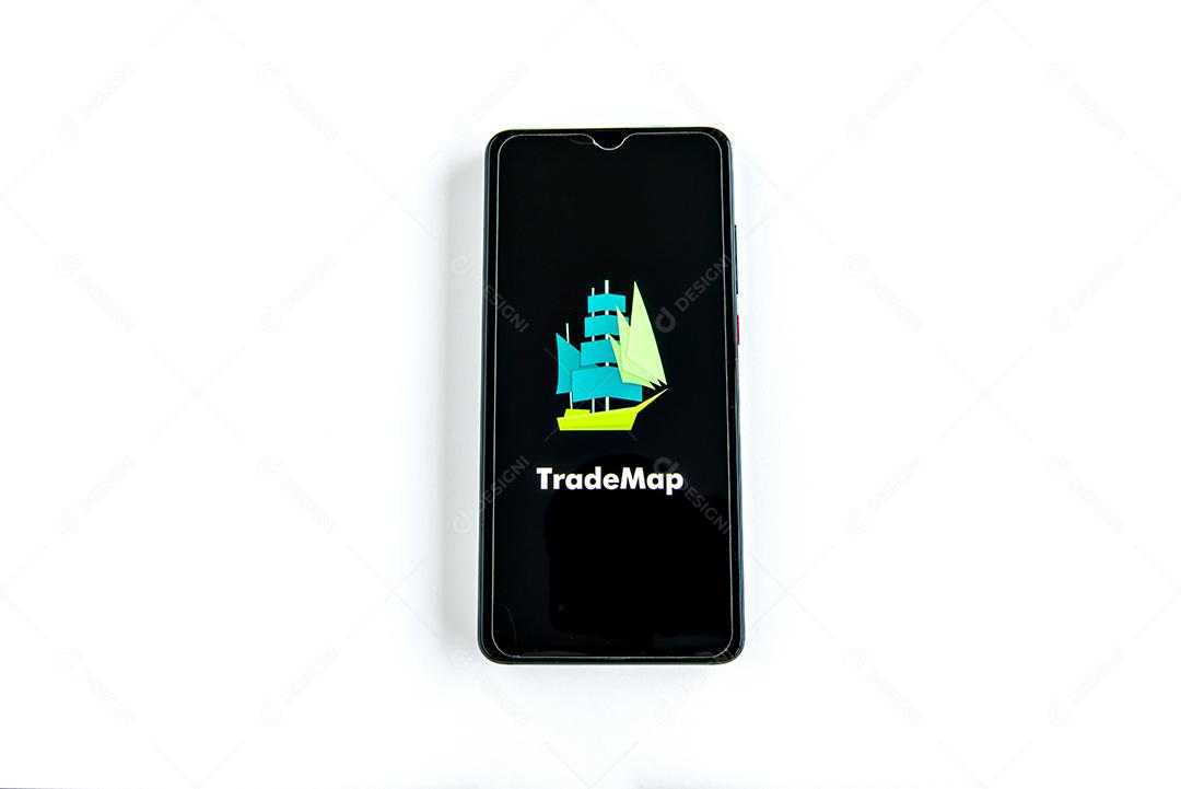 Aplicativo Trademap na tela do smartphone em fundo branco. Ijuí, Brasil