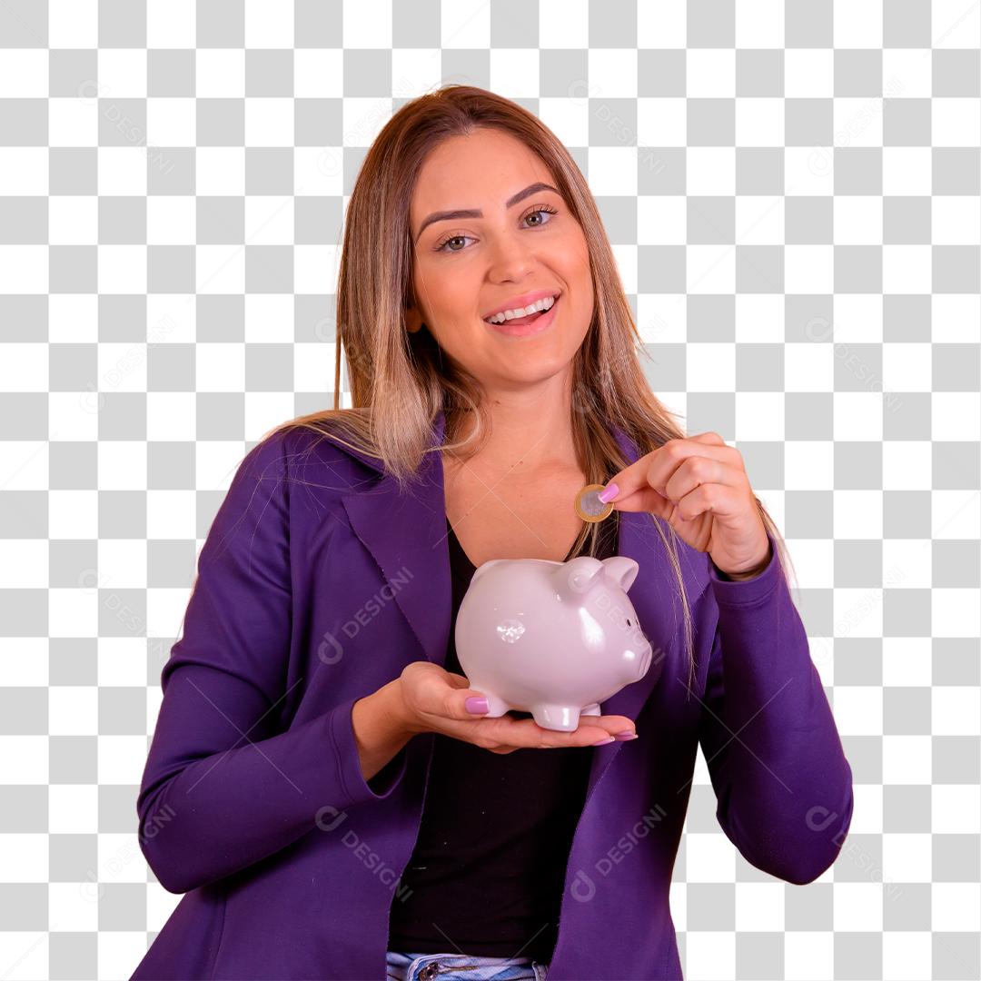 Mulher loira colocando moedas em porquinho para poupar