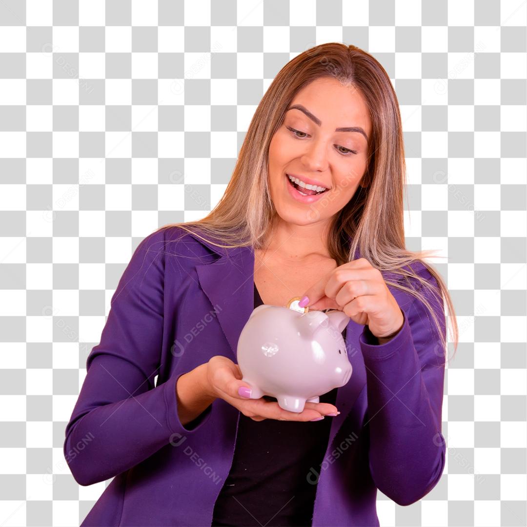 Mulher loira colocando moedas em porquinho para poupar