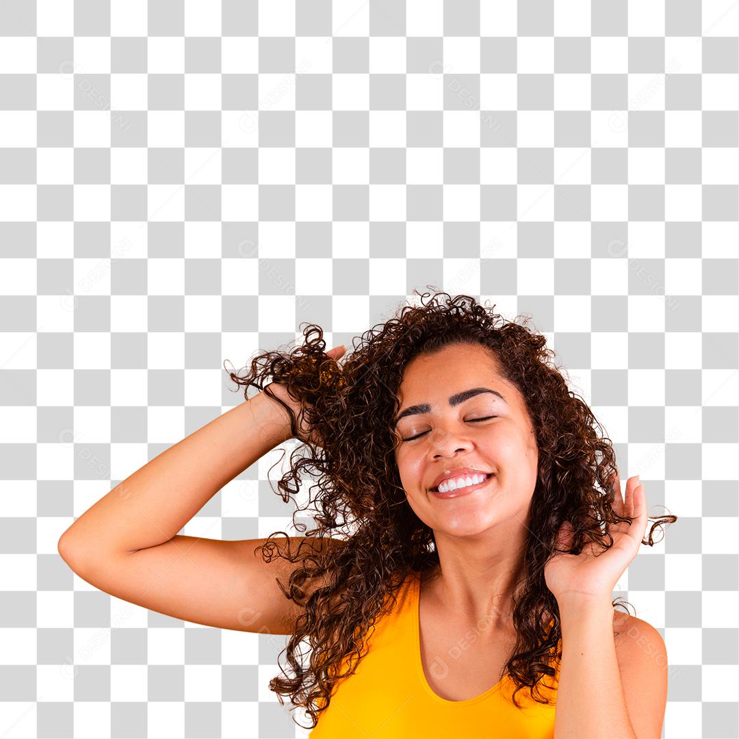 Mulher lindo com seu cabelo encaracolado