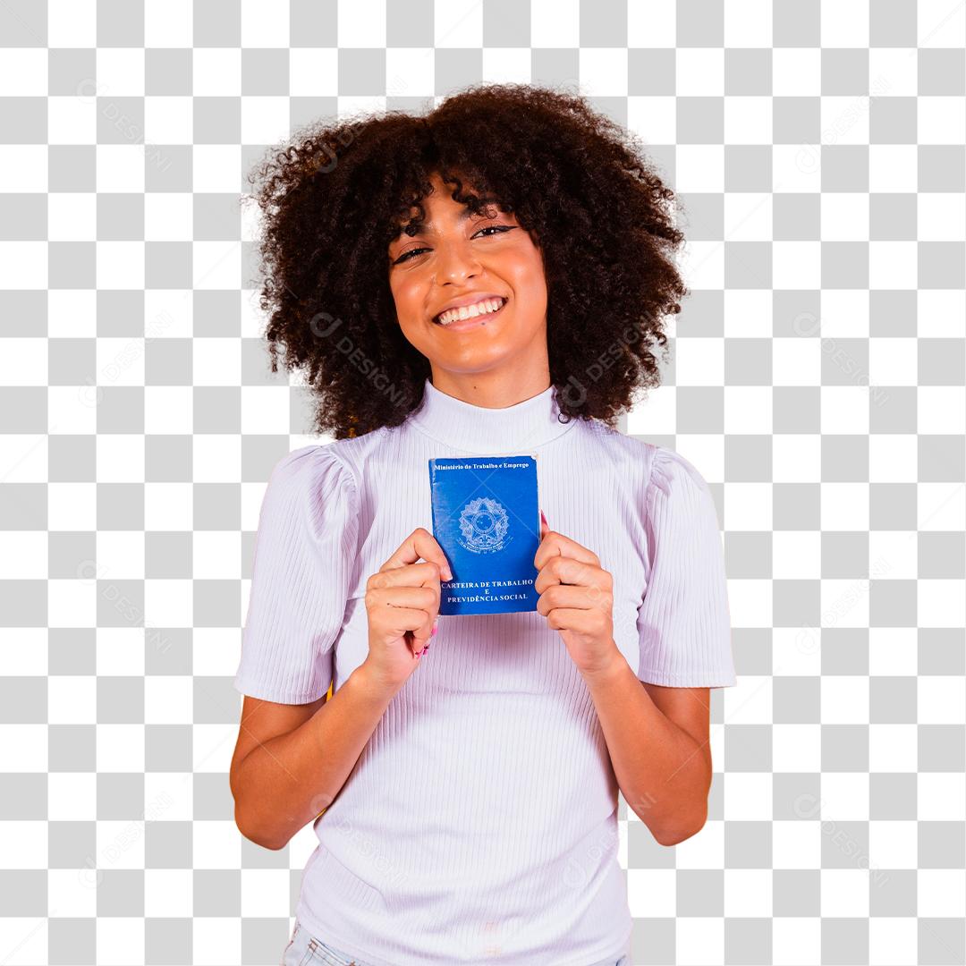 Jovem mulher afro segurando uma carteira de trabalho