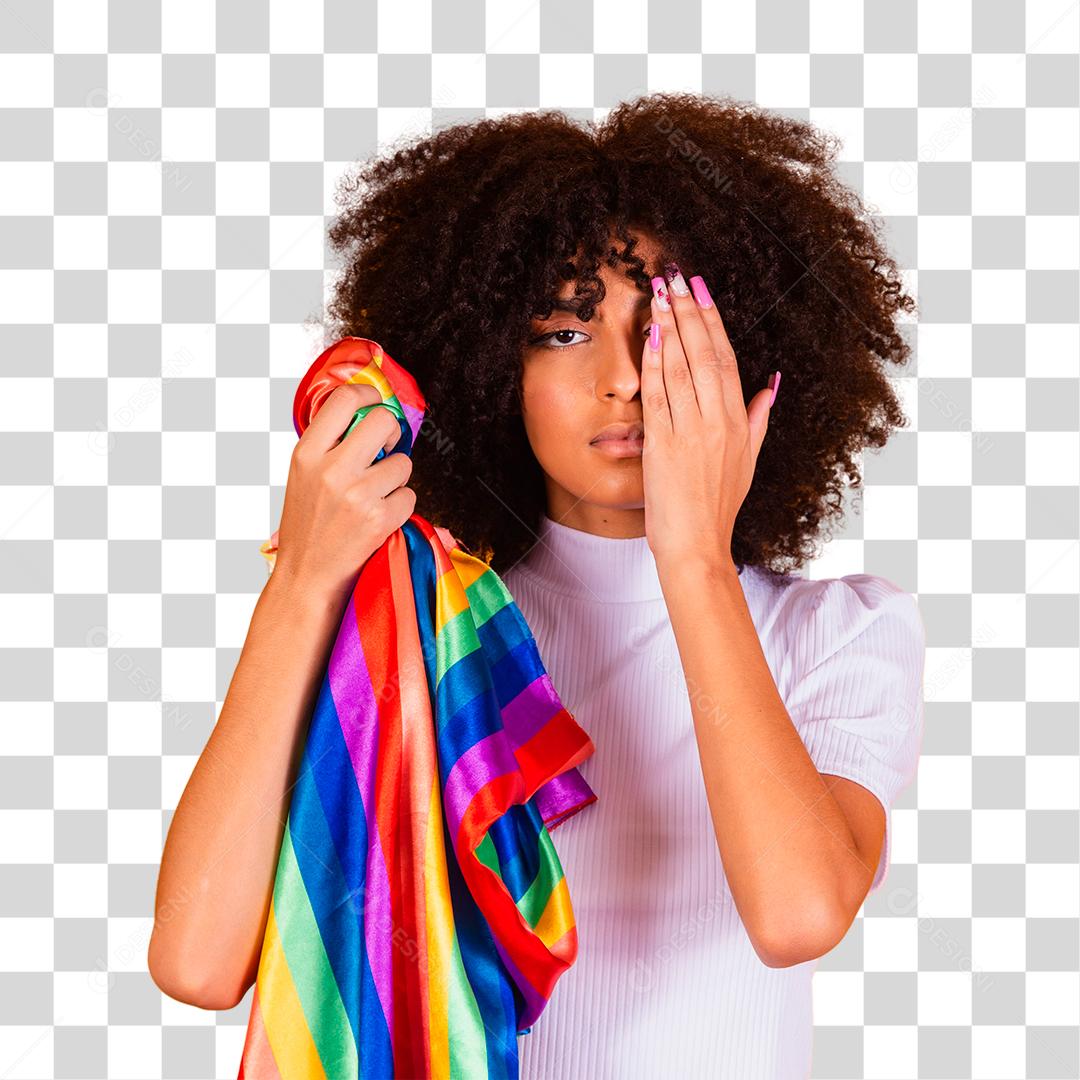 Mulher lesciba segurando uma bandeira LGBTQIA+