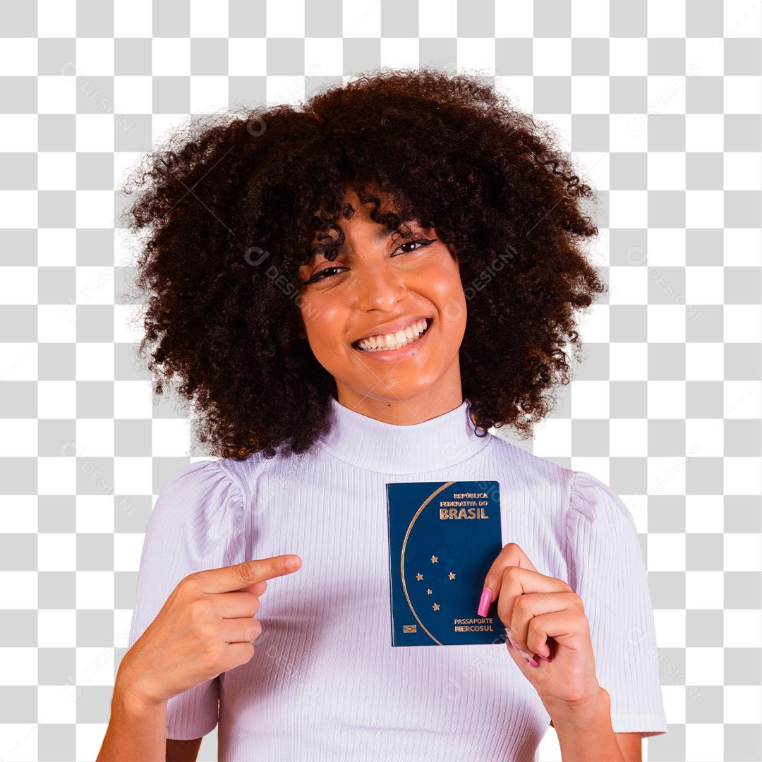 mulher afro segurando um passaporte brasileiro nas mãos