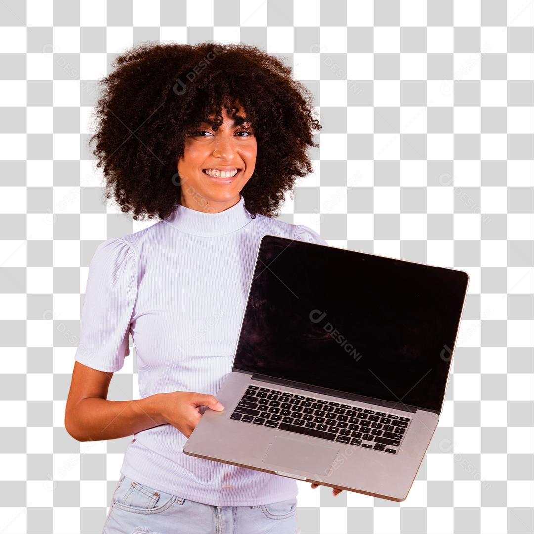 Mulher negra segurando um computador com tela preta