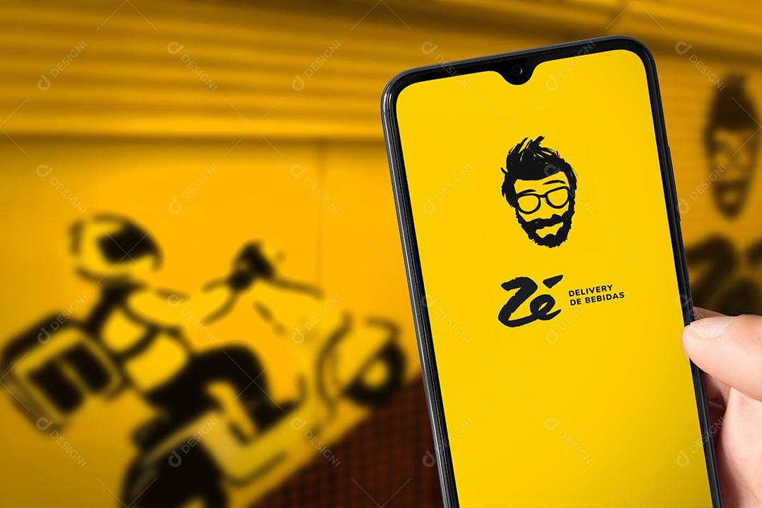 Logotipo da Xiomi MI UI 12 no smartphone, São Paulo, Brasil - 16/10/2020