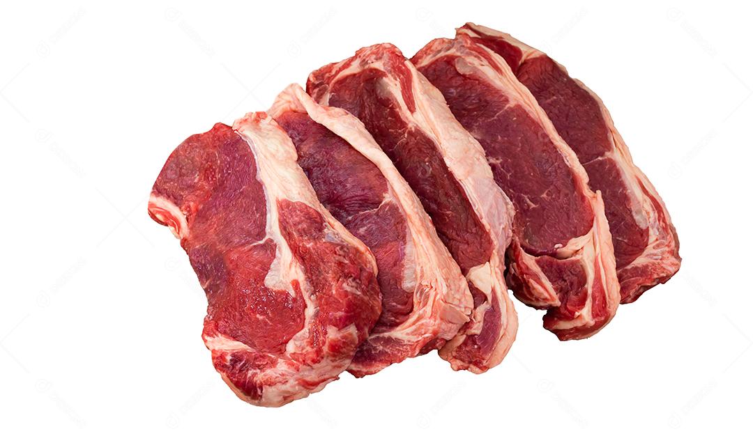 Carne para churrasco sobre fundo branco